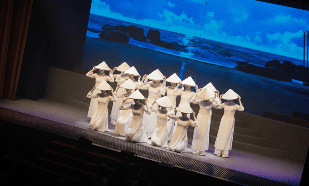 Performed by graceful dancers wearing ao dai and holding the traditional conical hat, this dance captures the beauty of Vietnamese rural life, femininity, and harmony with nature